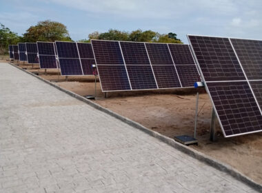 Sistema movimenta os módulos solares em busca do melhor ângulo para otimizar a produção de energia