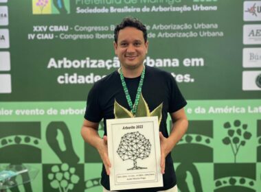 André Fraga recebe Prêmio Arborito