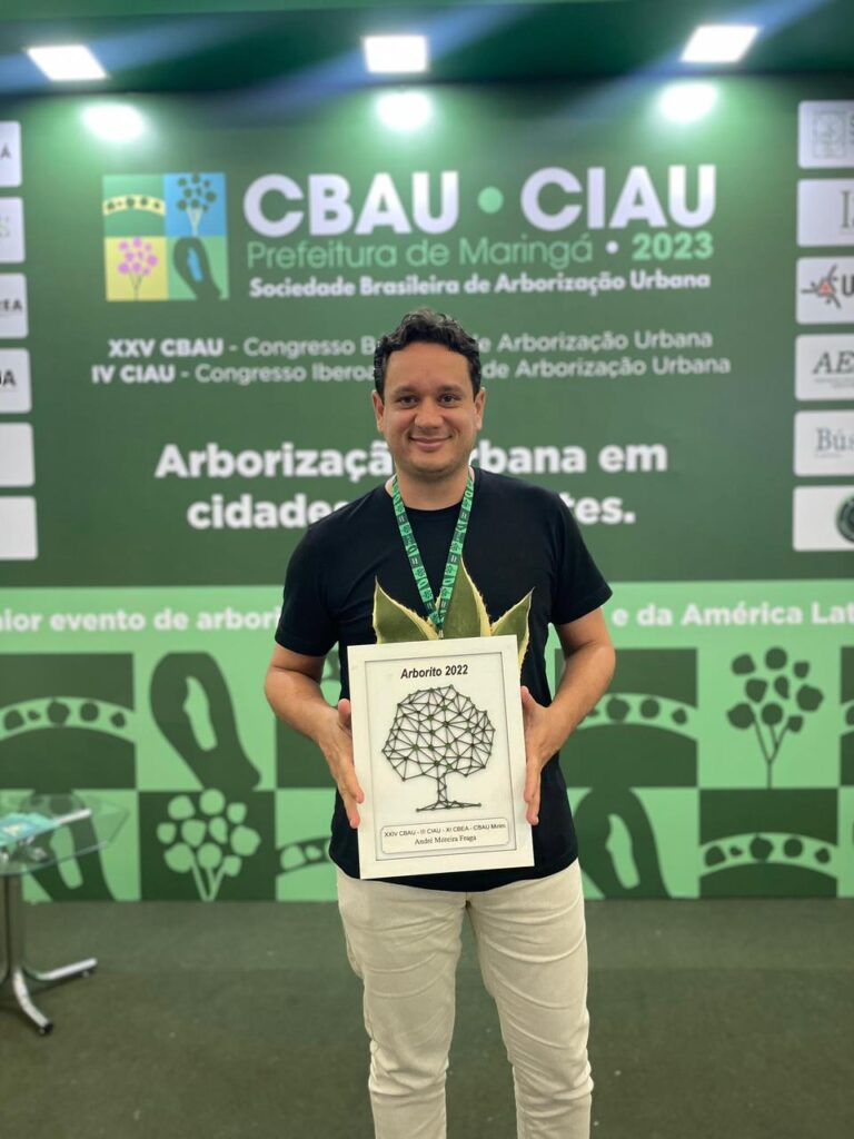 André Fraga recebe Prêmio Arborito