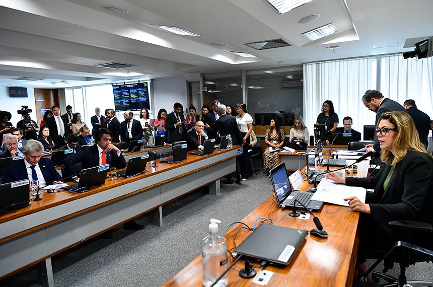 Aprovado pela Comissão de Meio Ambiente, o Sistema Brasileiro de Comércio de Emissões de Gases de Efeito Estufa (SBCE) segue para a Câmara dos Deputados Fonte: Agência Senado