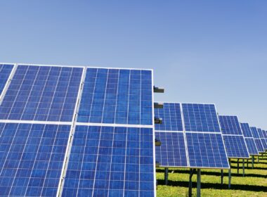 Setor fotovoltaico deverá gerar mais de 281,6 mil novos empregos e proporcionar uma arrecadação de mais de R$ 11,7 bilhões aos cofres públicos