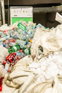 Material recolhido pela 'Central de Reciclagem Iemanjá' foi encaminhado para Cooperativa de Catadores de Cajazeiras