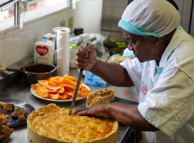 Pela primeira vez na capital baiana, ICS oferece curso em gastronomia sustentável para pessoas em situação de vulnerabilidade na Unifacs