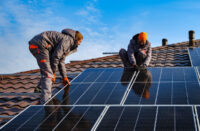 Tecnologia fotovoltaica em telhados e pequenos terrenos já abastece cerca 2,5 milhões de casas no País