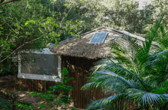 Projeto Ar, Água e Terra instala sistemas fotovoltaicos em comunidades indígenas, promovendo autonomia, sustentabilidade e acesso à comunicação em áreas isoladas