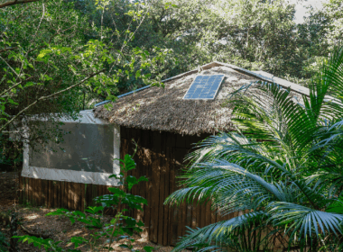 Projeto Ar, Água e Terra instala sistemas fotovoltaicos em comunidades indígenas, promovendo autonomia, sustentabilidade e acesso à comunicação em áreas isoladas