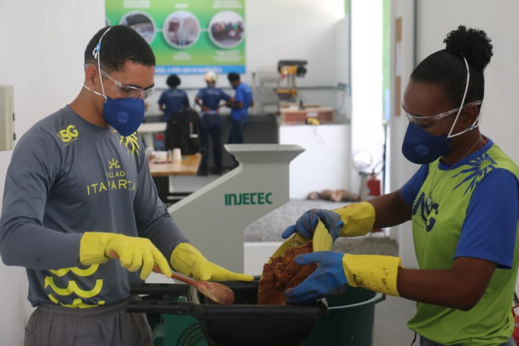 A técnica utiliza bioaceleradores capazes de transformar restos de alimentos crus e cozidos em fertilizante orgânico em apenas 15 dias
