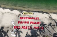 Intervenção na praia de Santa Marta durante a Conferência sobre Transição Energética © Sergio Calderón Cortés/Greenpeace